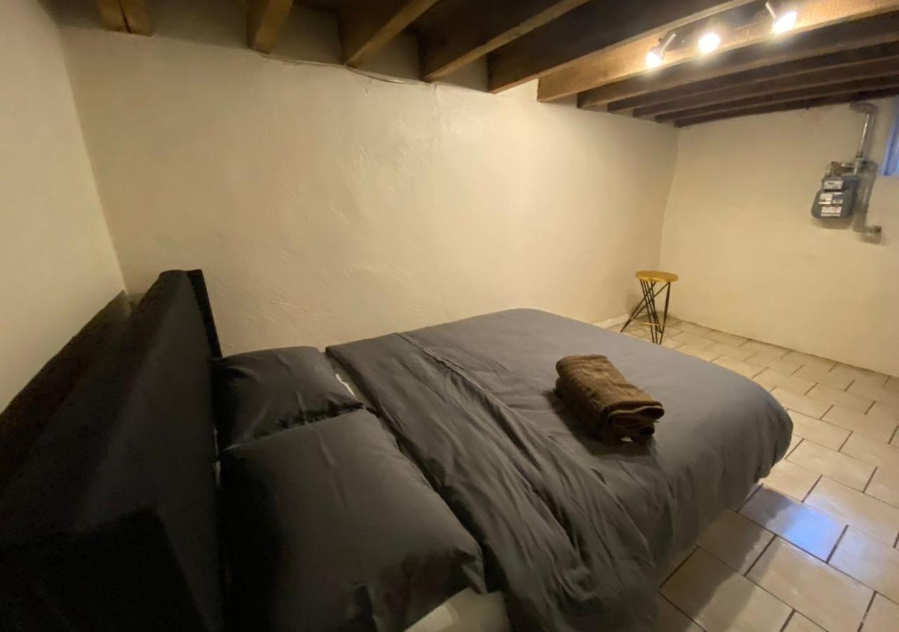 Historic Townhouse Oasis With En-suite Bathroom Filadelfia