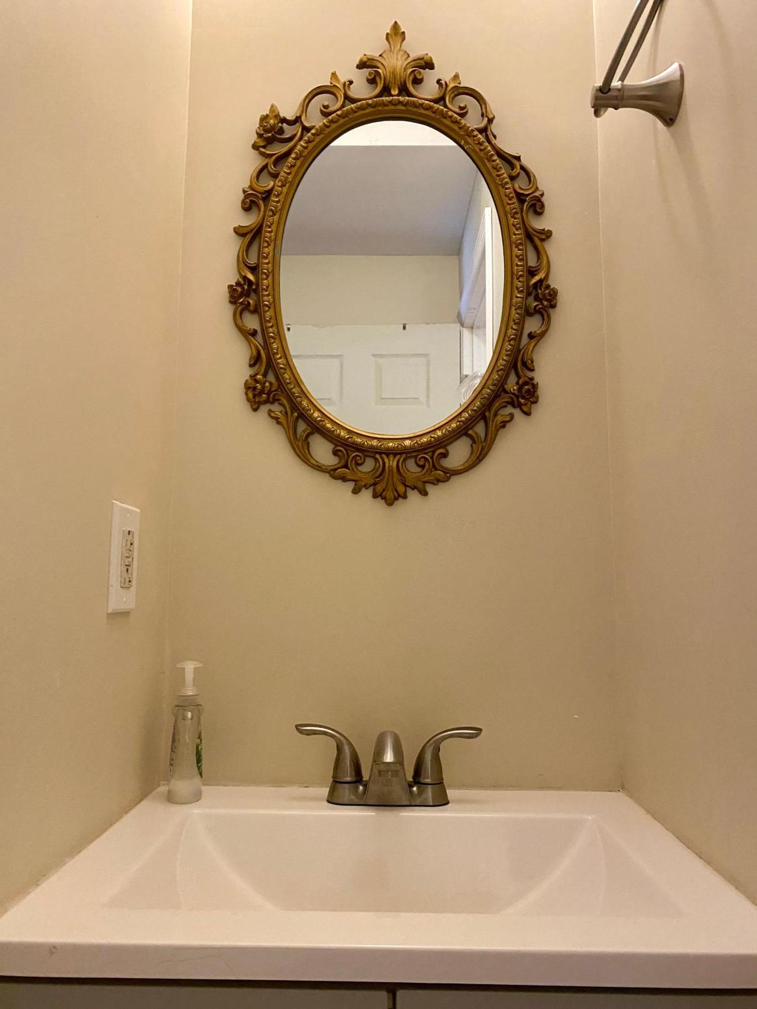 Historic Townhouse Oasis With En-suite Bathroom Filadelfia