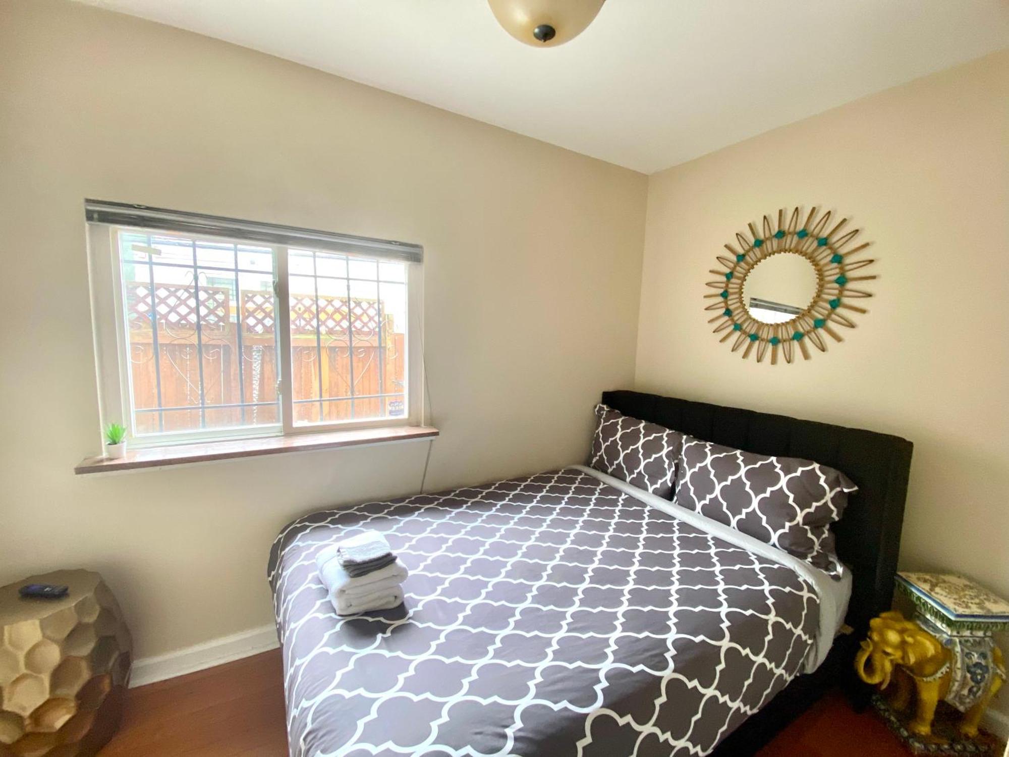 Historic Townhouse Oasis With En-suite Bathroom Filadelfia